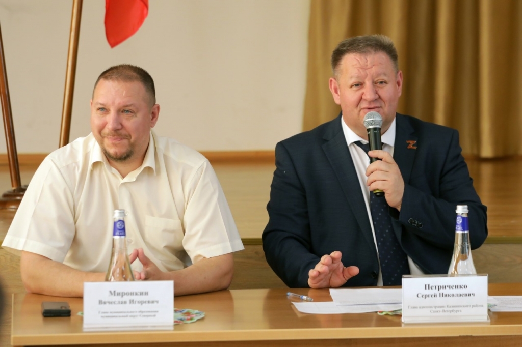 Встреча главы администрации Калининского района с жителями МО МО Северный
