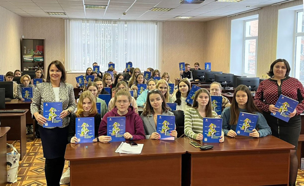 В Санкт-Петербурге и Ленинградской области более 1300 старшеклассников и студентов узнали о своих пенсионных правах
