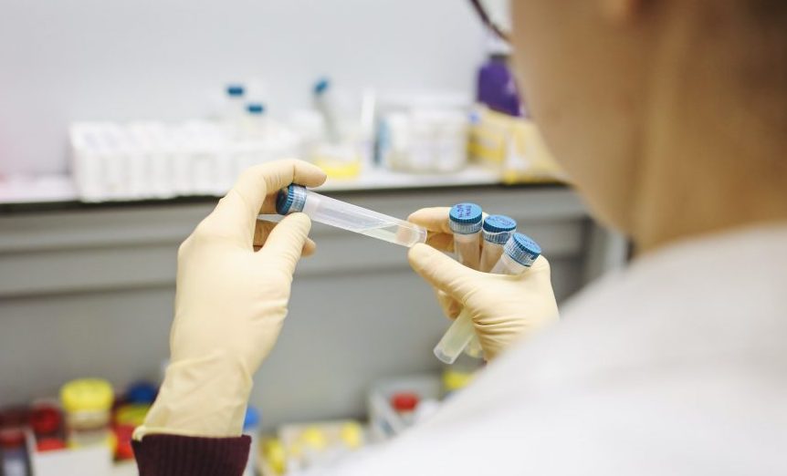 В семи поликлиниках Калининского района можно сдать тест на коронавирус.