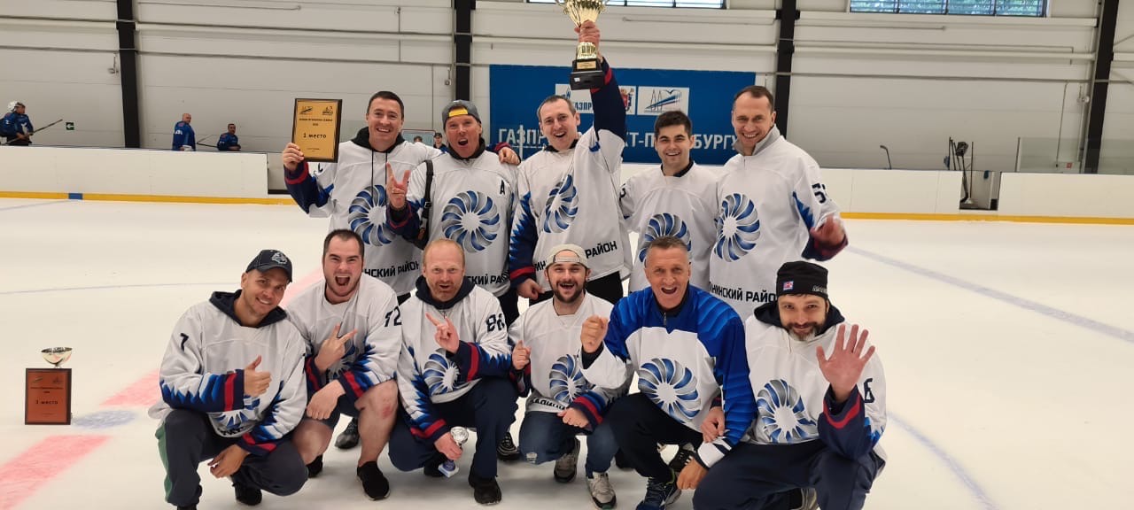 Команда администрации Калининского района по хоккею заняла 1 место в «Кубке открытия сезона».