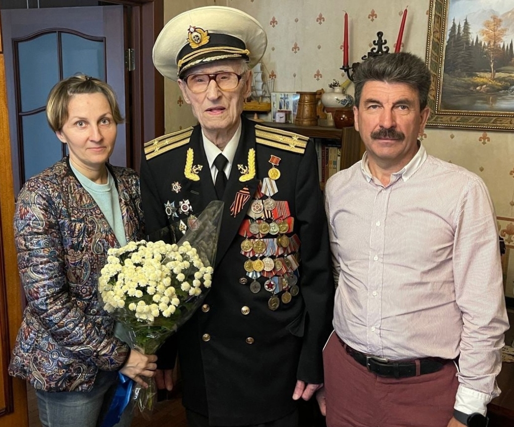 В преддверии Дня военно-морского флота России прошли поздравления ветеранов ВМФ.