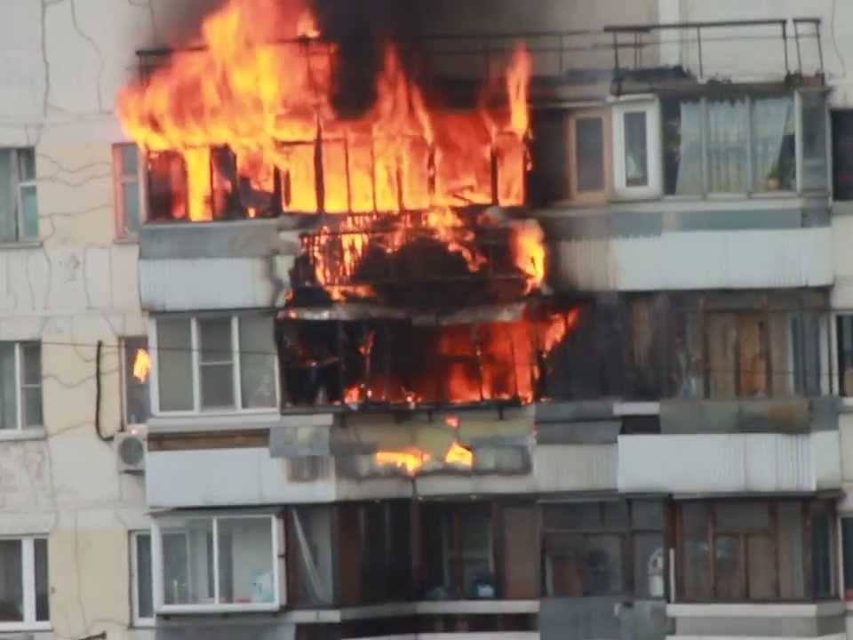 Спасатели напоминают: захламленный балкон – источник пожарной опасности!
